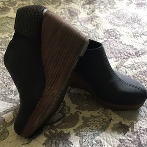 Dr. Scholl’s memory foam Wedges.